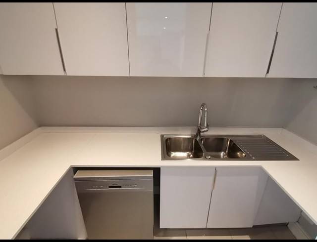 3 BEDROOM APARTMENT FOR SALE IN HYDE PARK